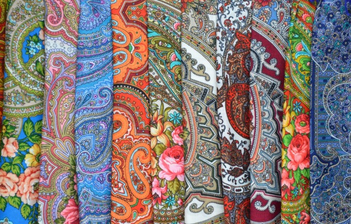 Izmaylovsky Vernisazh 20 Pavlov Posad shawls